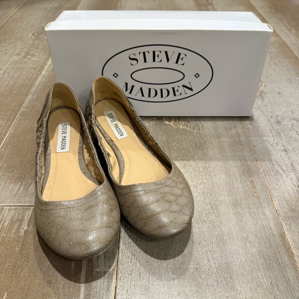 Jadee Steve Madden Faux Snake Taupe Flats
